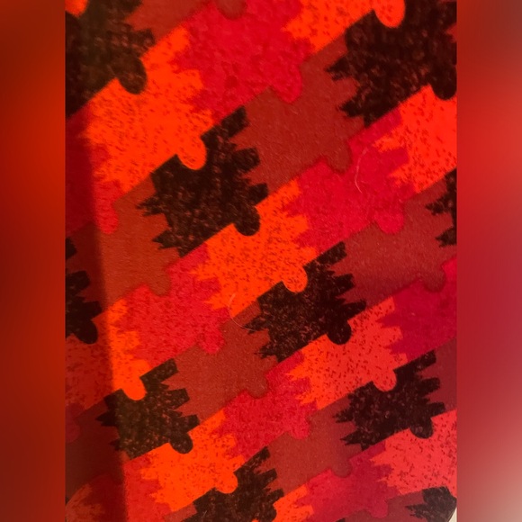 Lularoe TC Tall & Curvy Buttery Soft Leggings w/ Puzzle Piece Pattern - Picture 3 of 5